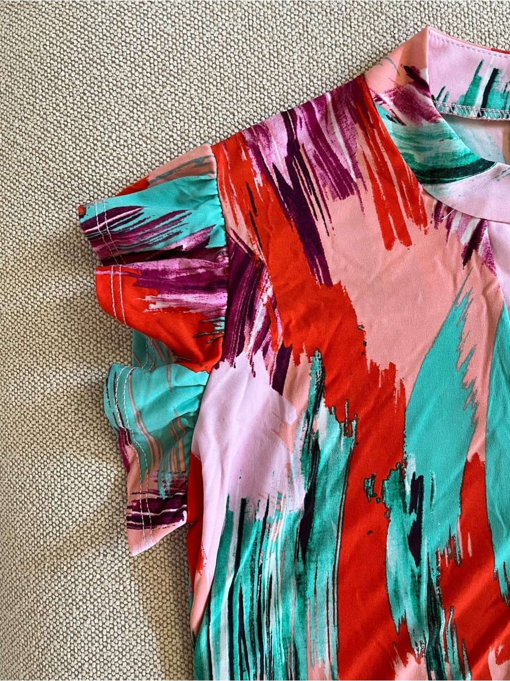 Multi color Abstract Pattern Flutter Short Sleeve Top Blouse Size Medium NWOT - Picture 4 of 15
